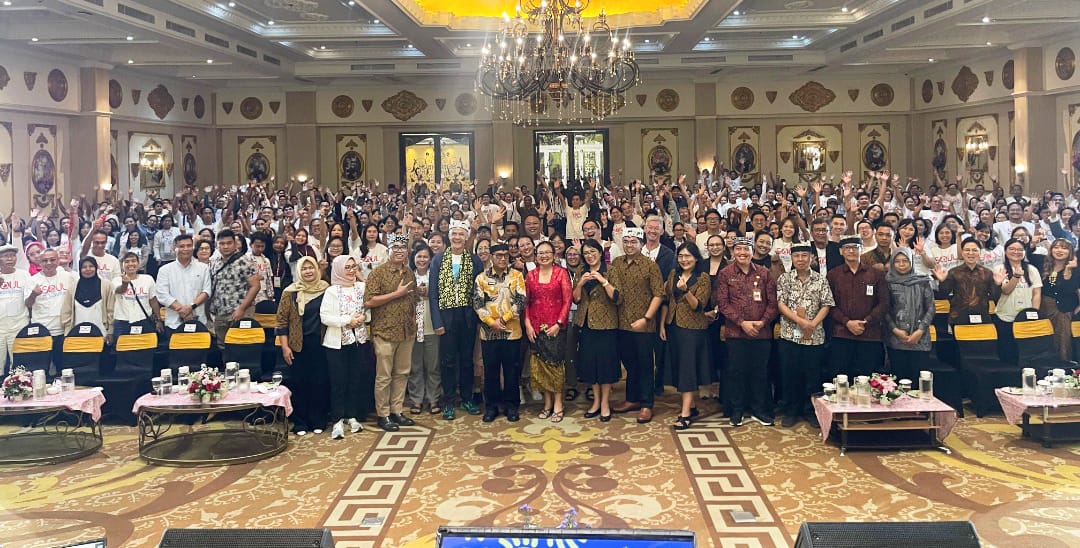 Ratusan peserta dari berbagai daerah Indonesia hadir dalam SOUL Conference 2025 di Aston Hotel Banyuwangi. Hadir juga Wakil Bupati Banyuwangi H Mujiono dan mantan Gubernur Jawa Tengah Ganjar Pranowo.