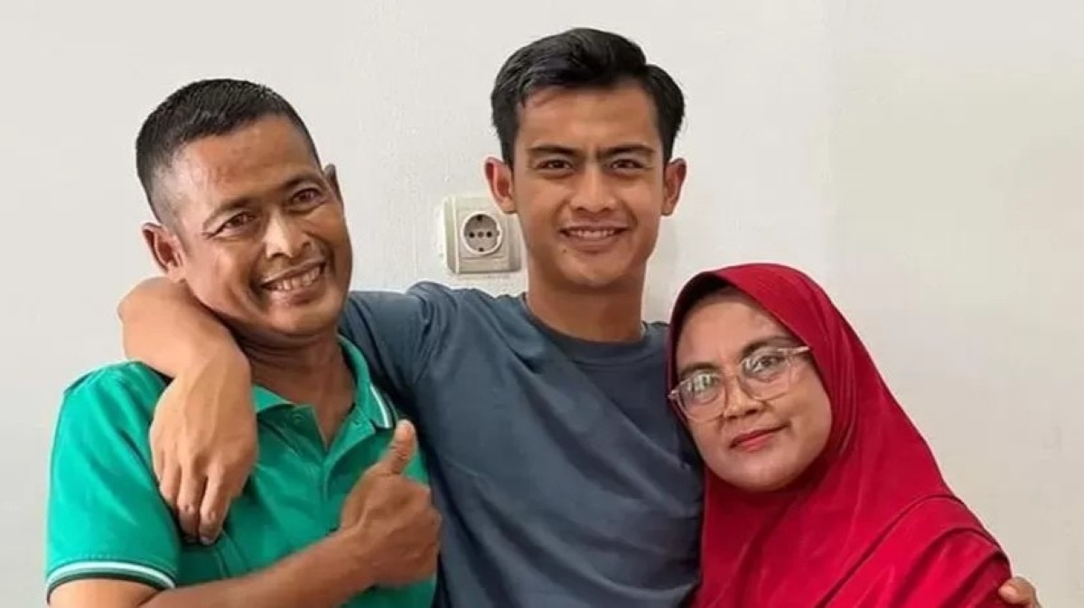 Azizah Salsha melayat ayah Pratama Arhan di Blora.
