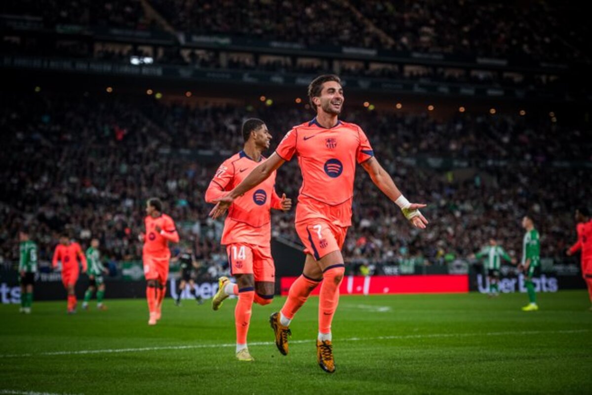 PUSING: Hansi Flick dihadapkan pilihan rumit jelang timnya lawan Frankrut di Liga Champions