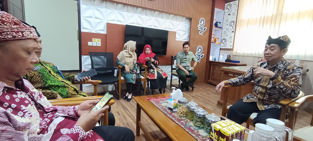 KOORDINASI: Kepala Dispendik Banyuwangi Suratno beserta jajaran siap memeriahkan Lomba Kreatif Hari Ibu 2025.