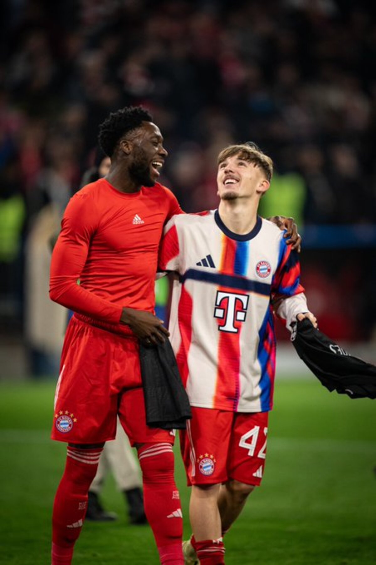 COMEBACK: Alphonso Davies menjadi motor kemenangan Bayern Munich atas Sporting Lisbon di Liga Champions