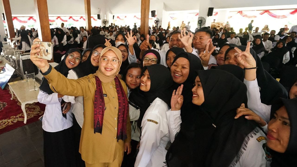 Bupati Ipuk Fiestiandani usai mengangkat 4.909 honorer di lingkungan Pemkab Banyuwangi menjadi PPPK paro waktu pada September lalu.