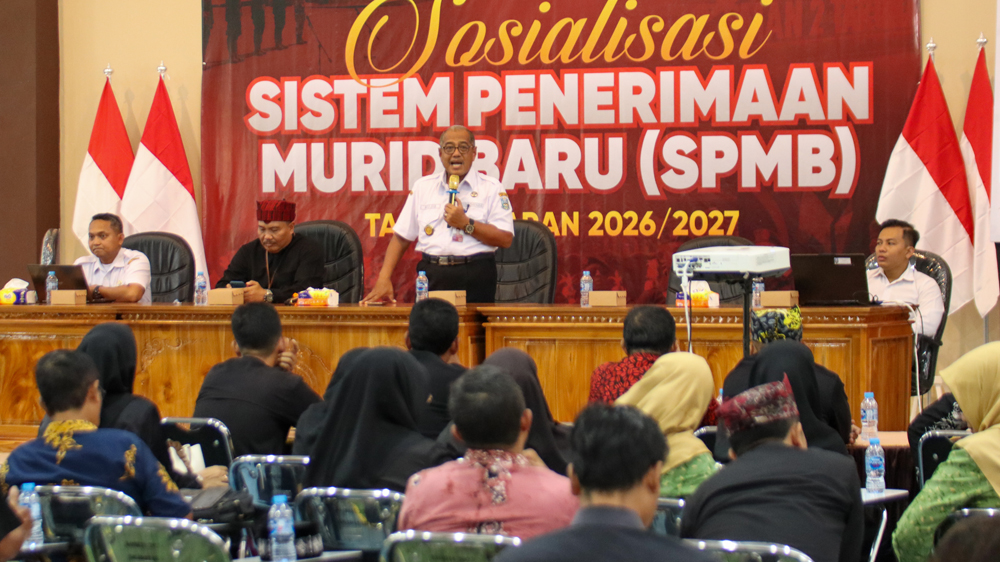 SINERGI: Kepala Smadatara H. Mujib bersama 64 perwakilan kepala SMP/MTS se-Banyuwangi, Rabu (10/12)