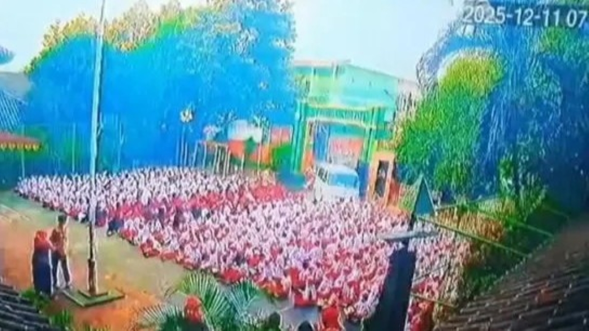 Insiden mobil MBG menerobos SDN 1 Kalibaru terekam kamera CCTV.