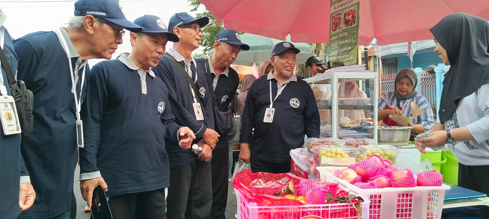 SAPA UMKM: Para personel KWT terkesan CFD Jalan Ahmad Yani yang didapdati ribuan pengunjung dan pelaku UMKM.