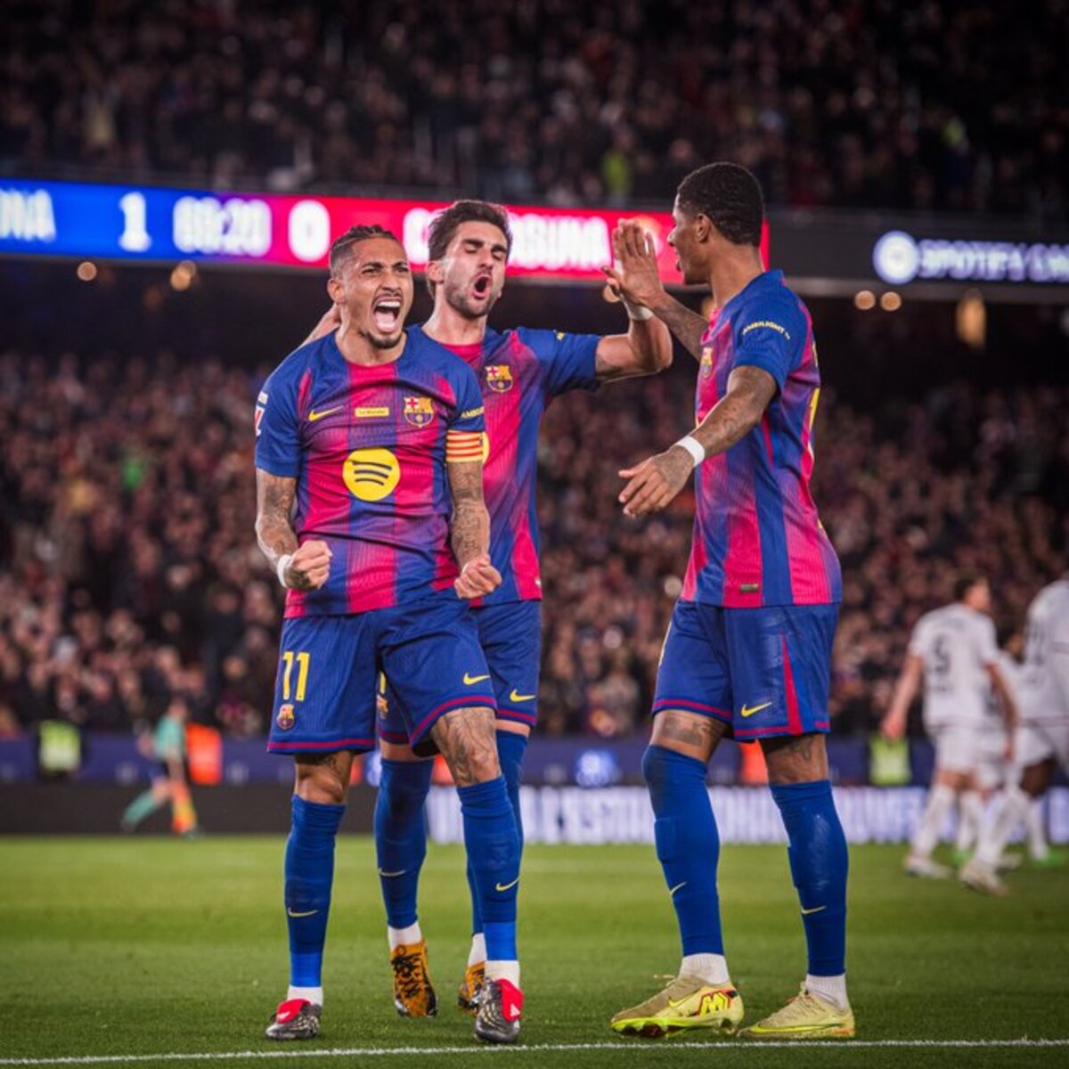 MENJAUH: Barcelona dan Real Madrid kini terpisah tujuh poin usai memenang laga vs Osasuna
