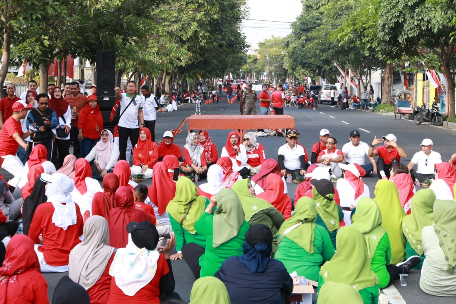 Bupati Ipuk Fiestiandani menggelar kegiatan Curhat Bu Ipuk. Pada kegiatan ini warga dapat menyampaikan berbagai aspirasi, termasuk soal pendidikan teman difabel.