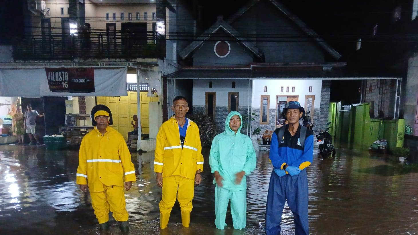 Akibat Sungai Blambangan meluap air menggenangi dua Desa di Kecamatan Muncar