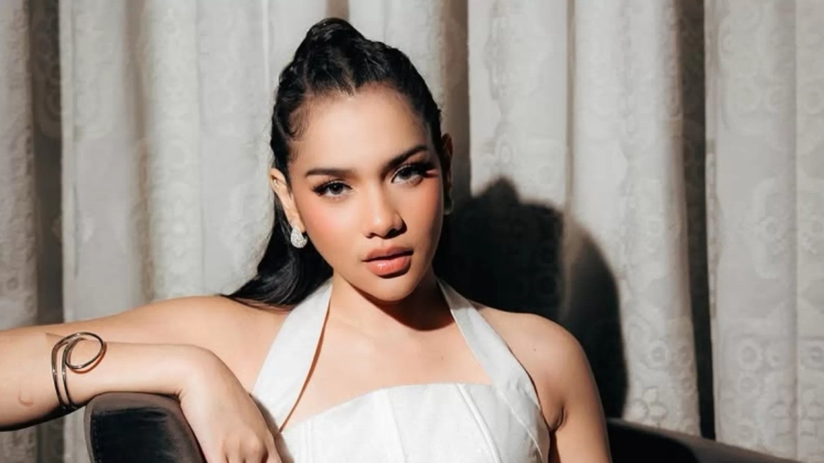 Davina Karamoy angkat bicara soal isu orang ketiga.