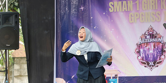 SENI SASTRA : Salah satu peserta lomba baca puisi dalam rangkaian Dies Natalis Smagi Taruna Bangsa dan menjelang puncak GPGNSS ke 42