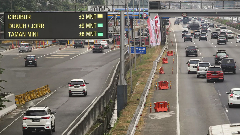 Sejumlah kendaraan melintas di ruas Tol Jagorawi, Cibubur, Jakarta Timur, beberapa waktu lalu.