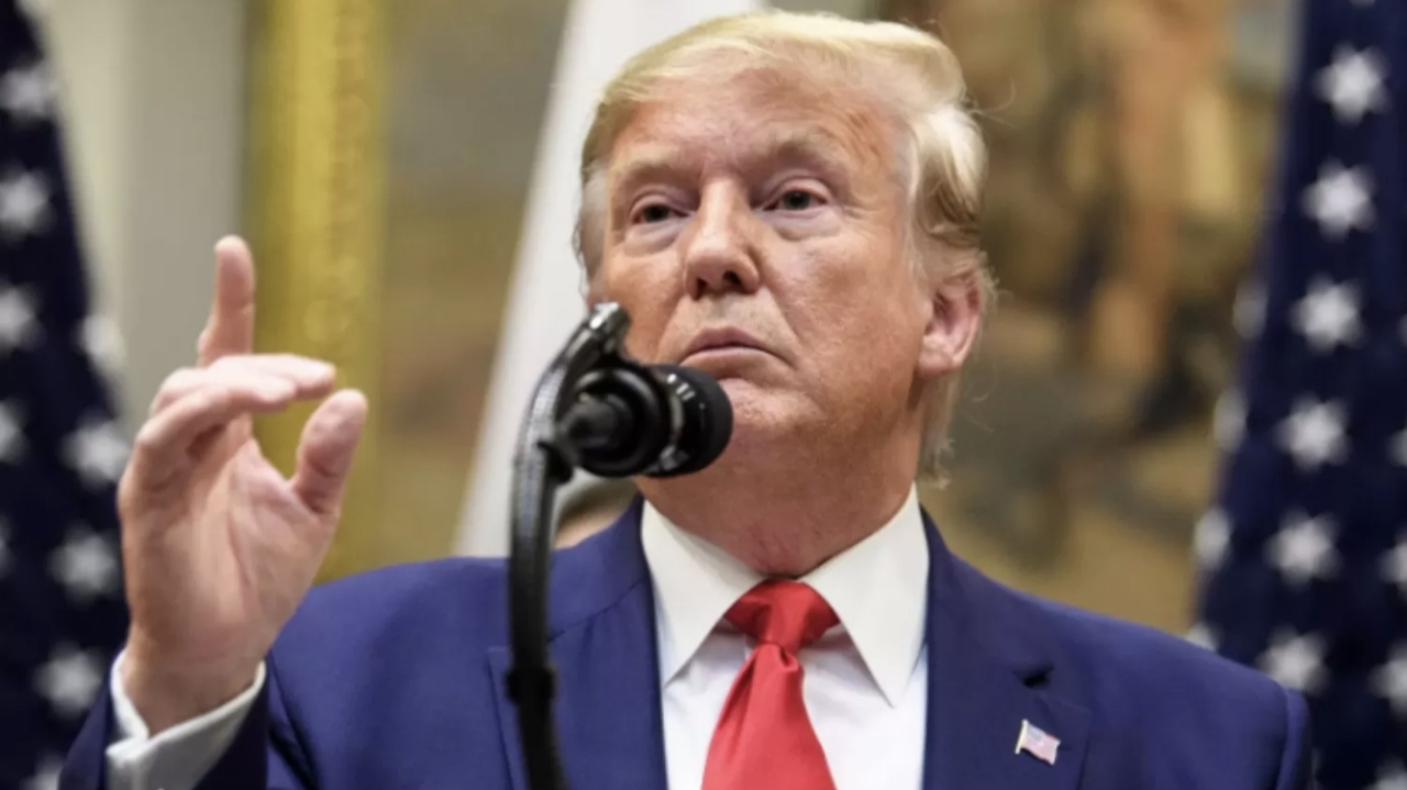 Trump menandatangani perintah eksekutif untuk reklasifikasi ganja ke Schedule III.