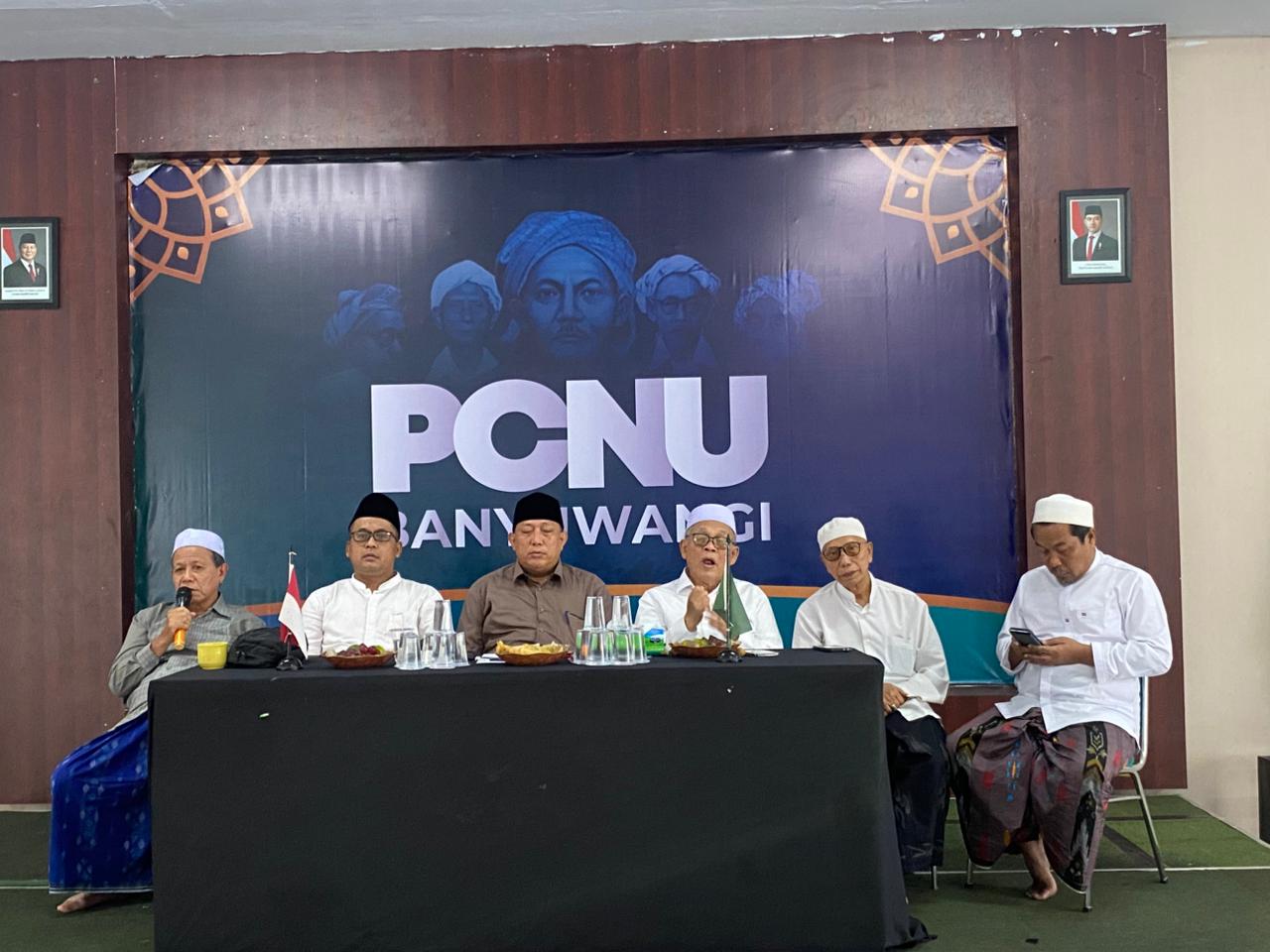 BAHAS KONFERCAB: Rapat pleno yang dihadiri Rais Syuriyah KH. Masykur Ali dan Ketua Tanfidziyah KH. Sunandi Zubaidi Jumat kemarin (19/12) membahas persiapan Konfercab.