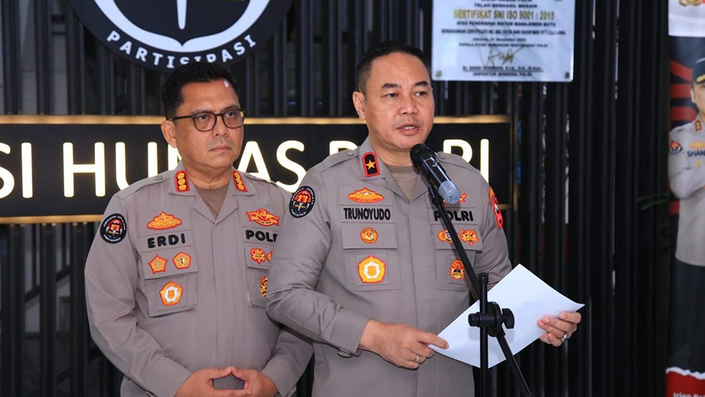 Polri mutasi 1.086 personel Desember 2025. Kapolda NTB dijabat Irjen Edy Murbowo, Polwan capai banyak jabatan strategis di berbagai Polda.
