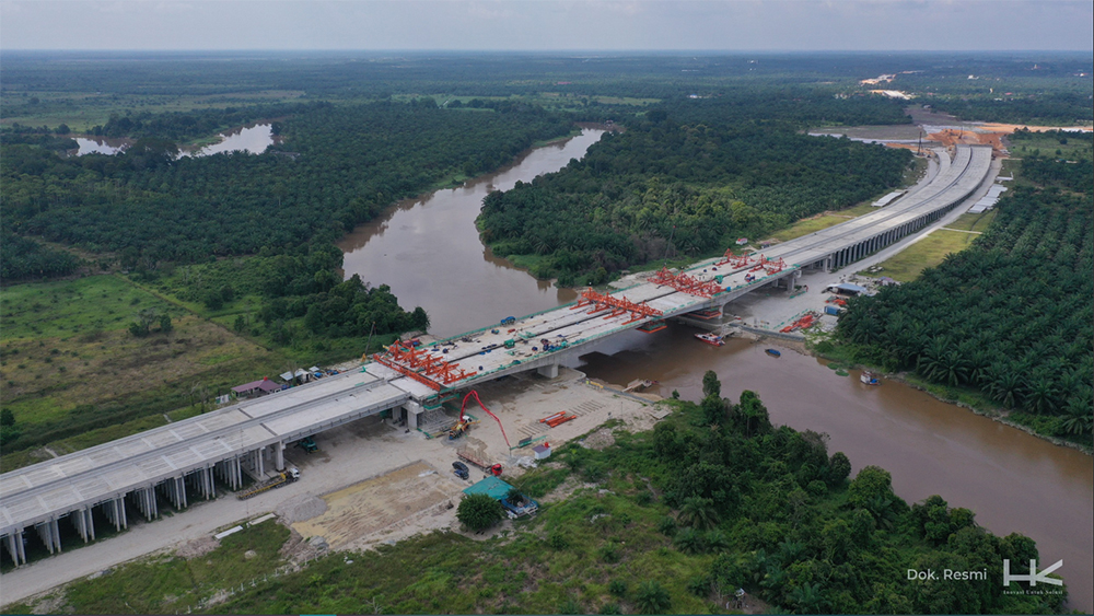 HK catat pencapaian signifikan proyek Jalan Tol Lingkar Pekanbaru, jembatan tol Pekanbaru (Jembatan Siak vi) sudah tersambung.