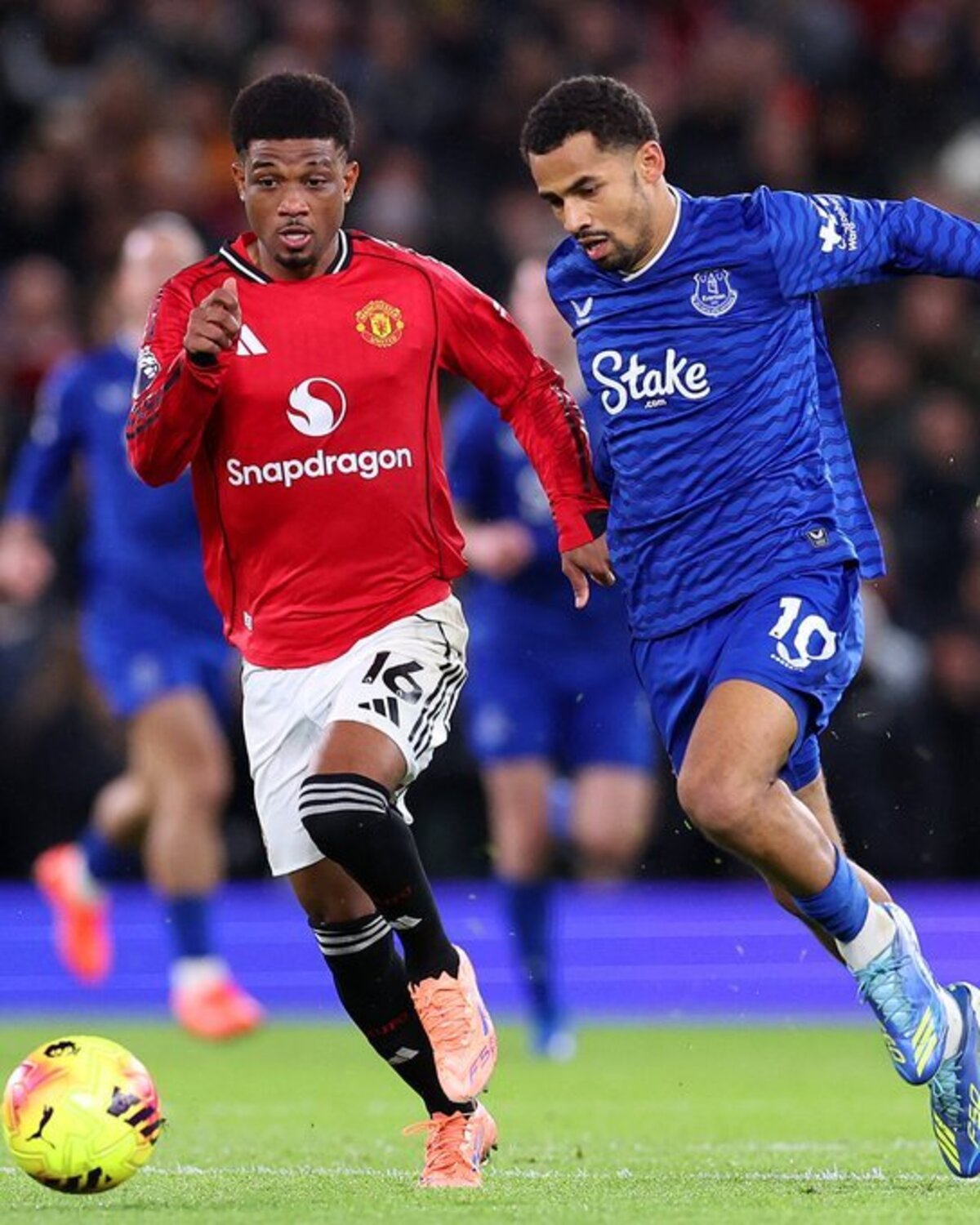 KETAT: Manchester United akan meladeni perlawanan Aston Villa di Premier League