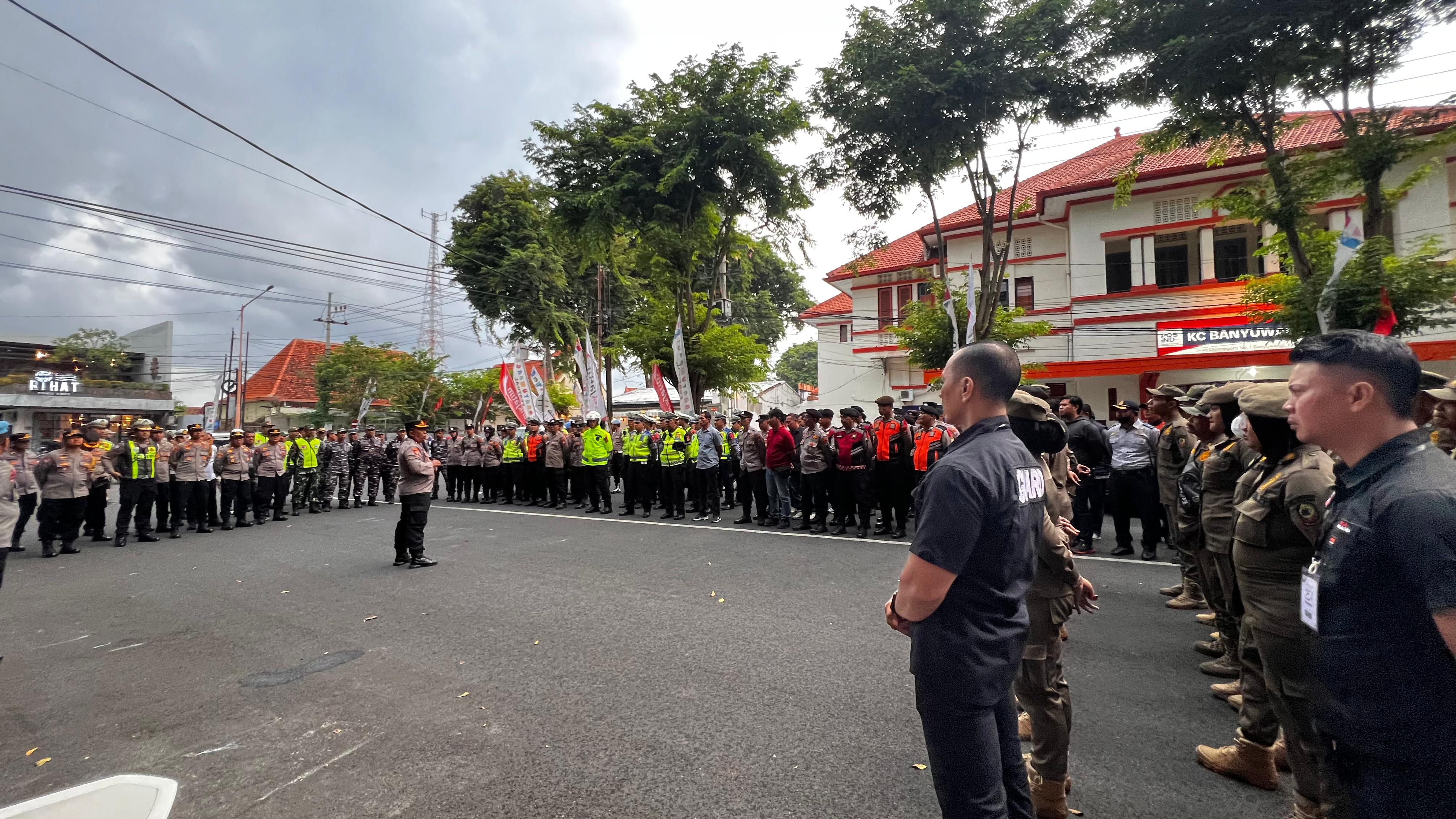 Polresta Banyuwangi mengerahkan ratusan personel untuk mengamankan perayaan Harjaba ke-254.