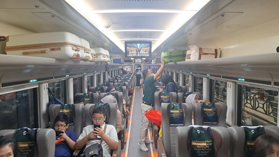 KAI Daop 8 Surabaya sediakan 184 ribu tiket kereta api.