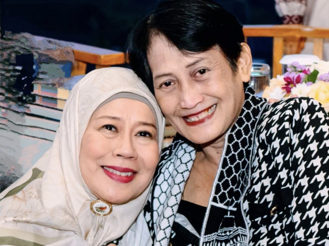 Pertemuan hangat Inne Suherman dan Dewi Yull di Banyuwangi.