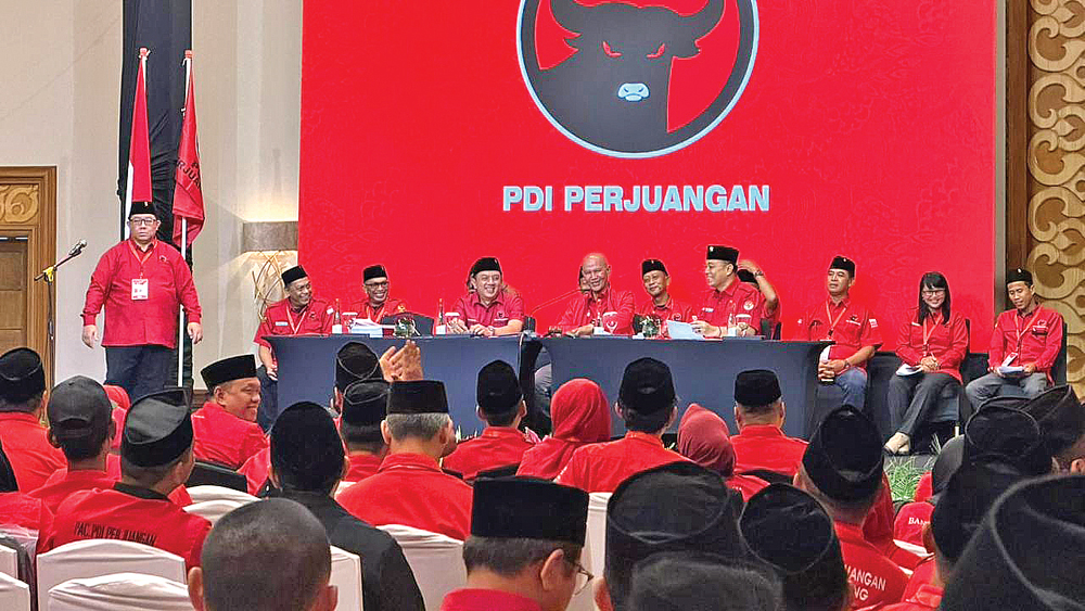 SUKSESI: Suasana Konfercab PDIP Banyuwangi yang digelar serentak di DPW PDIP Surabaya, Minggu (21/12).