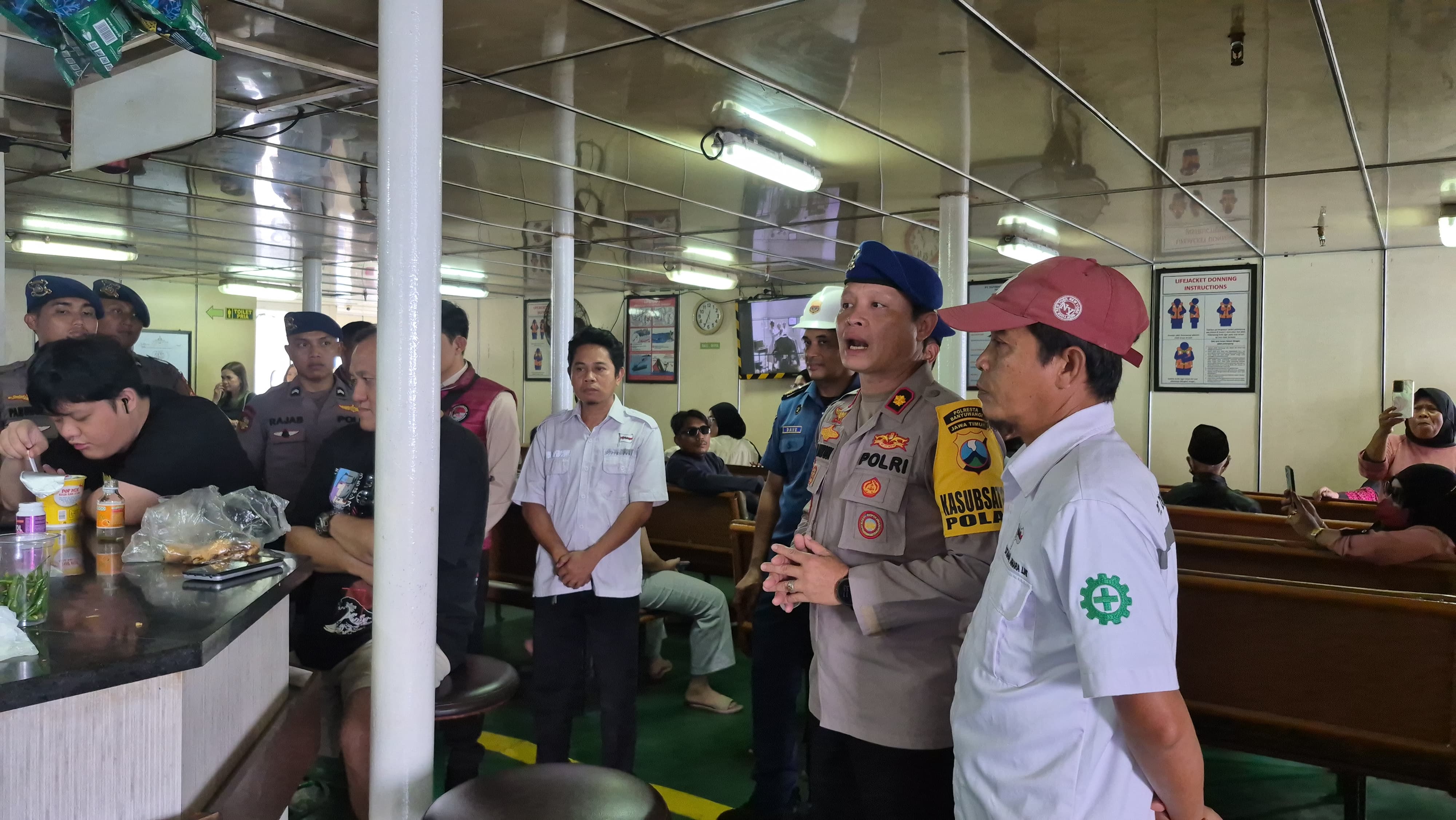 Polresta Banyuwangi gelar pemeriksaan keselamatan terpadu di Pelabuhan Ketapang.