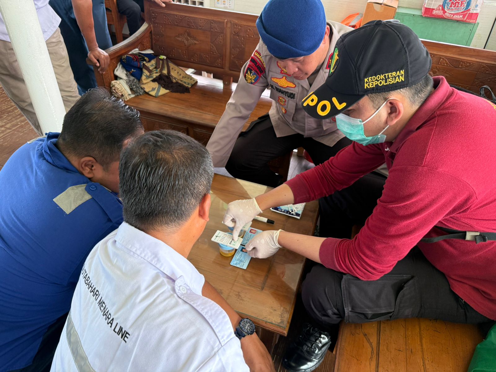 Polresta Banyuwangi gelar tes narkoba awak kapal dan pengemudi di Pelabuhan Ketapang.