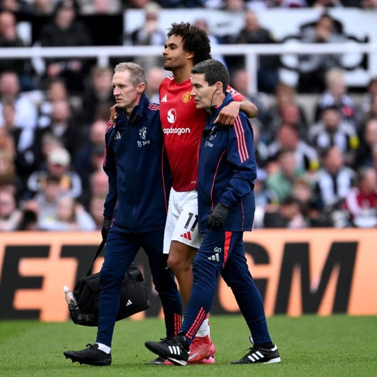 DIPERTAHAHNKAN: Joshua Zirkzee belum ada opsi keluar dari Old Trafford