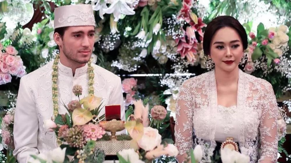 Eryck Amaral dan Aura Kasih saat menikah.