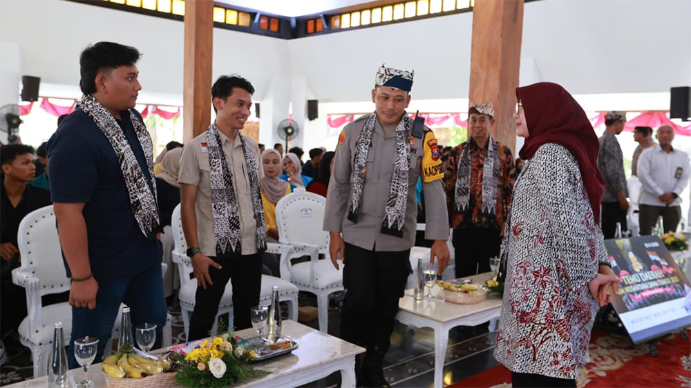 Bupati Ipuk menemui perwakilan BEM Nusantara Jatim 2025 yang menggelar temu daerah di Banyuwangi. Acara ini diikuti 150 mahasiswa dari 74 kampus.