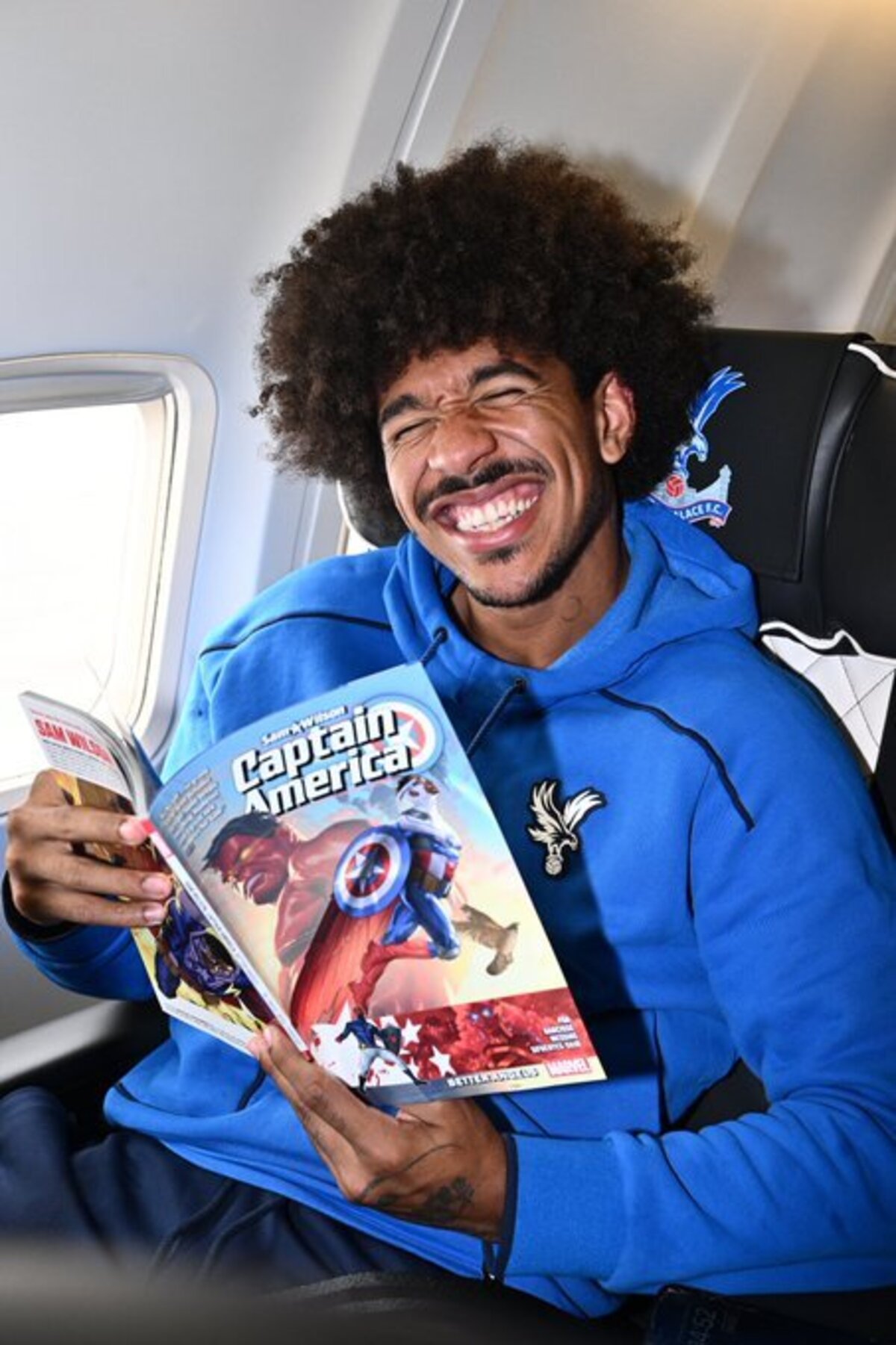 TANDA TANYA: Chris Richards alami cedera saat Palace hadapi Arsenal di EFL Cup