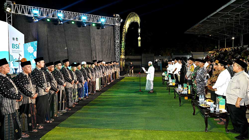 MUI kecamatan se-Banyuwangi resmi dikukuhkan di Gesibu Blambangan. Fokus dakwah digital, penguatan ulama, dan ekonomi umat 2025&ndash;2030.