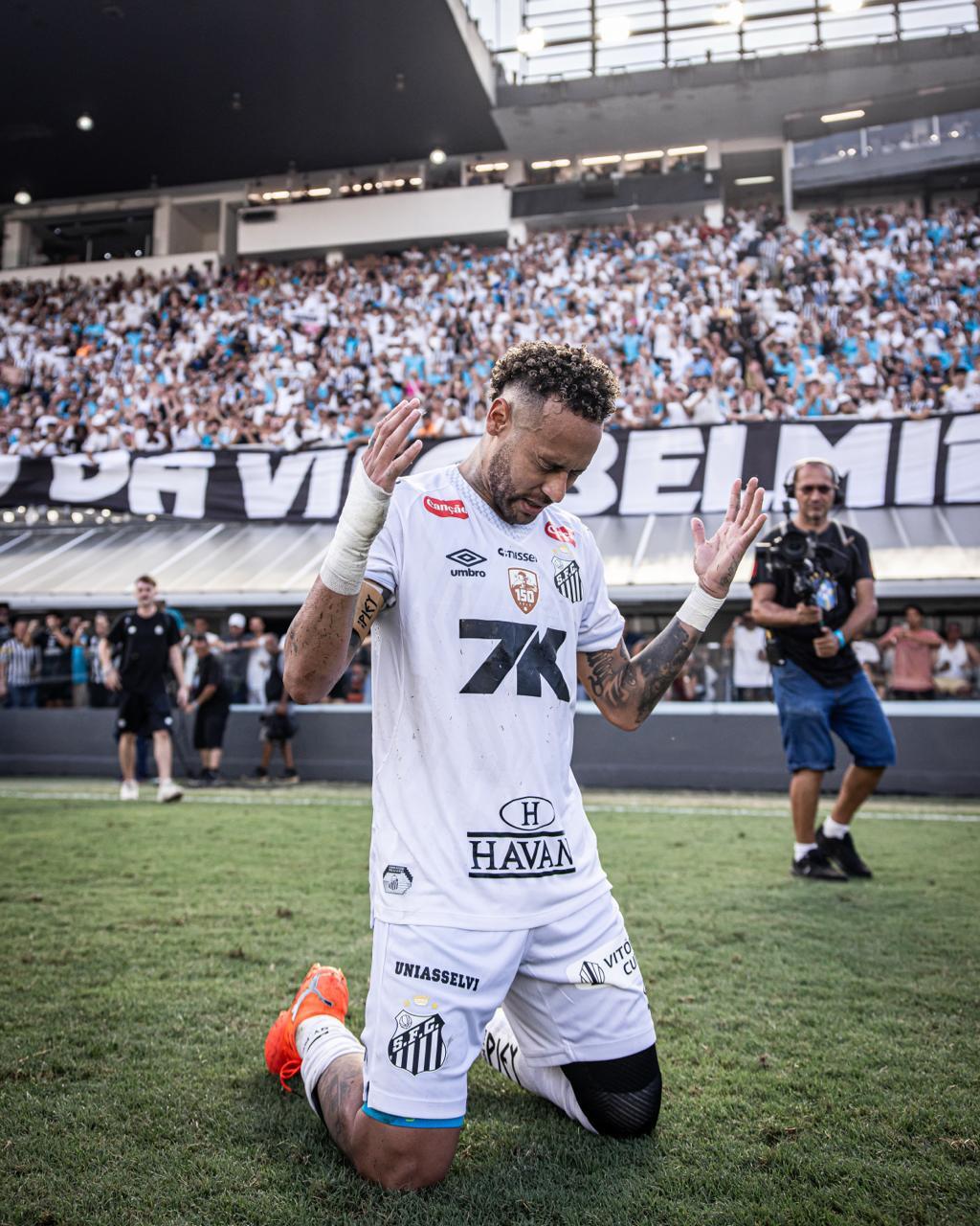 SUKSES: Neymar sukses jalani operasi lutut dan kini siap menjadi bagian timnas Btasil