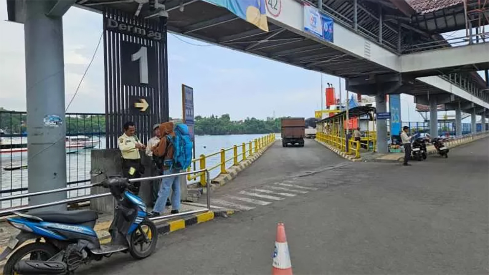 ILUSTRASI Pelabuhan Padangbai, Karangasem, Bali, terpantau masih normal.
