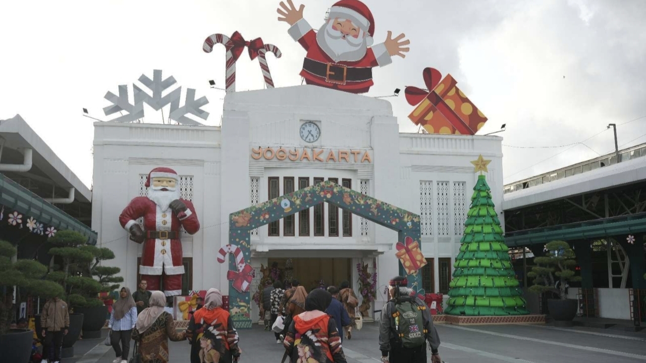 Menteri PPPA mendorong KAI menambah permainan tradisional di Stasiun Yogyakarta.
