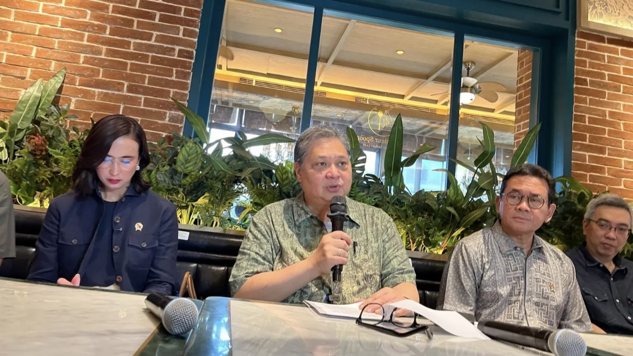 Airlangga menegaskan UMP sebagai standar minimum nasional.