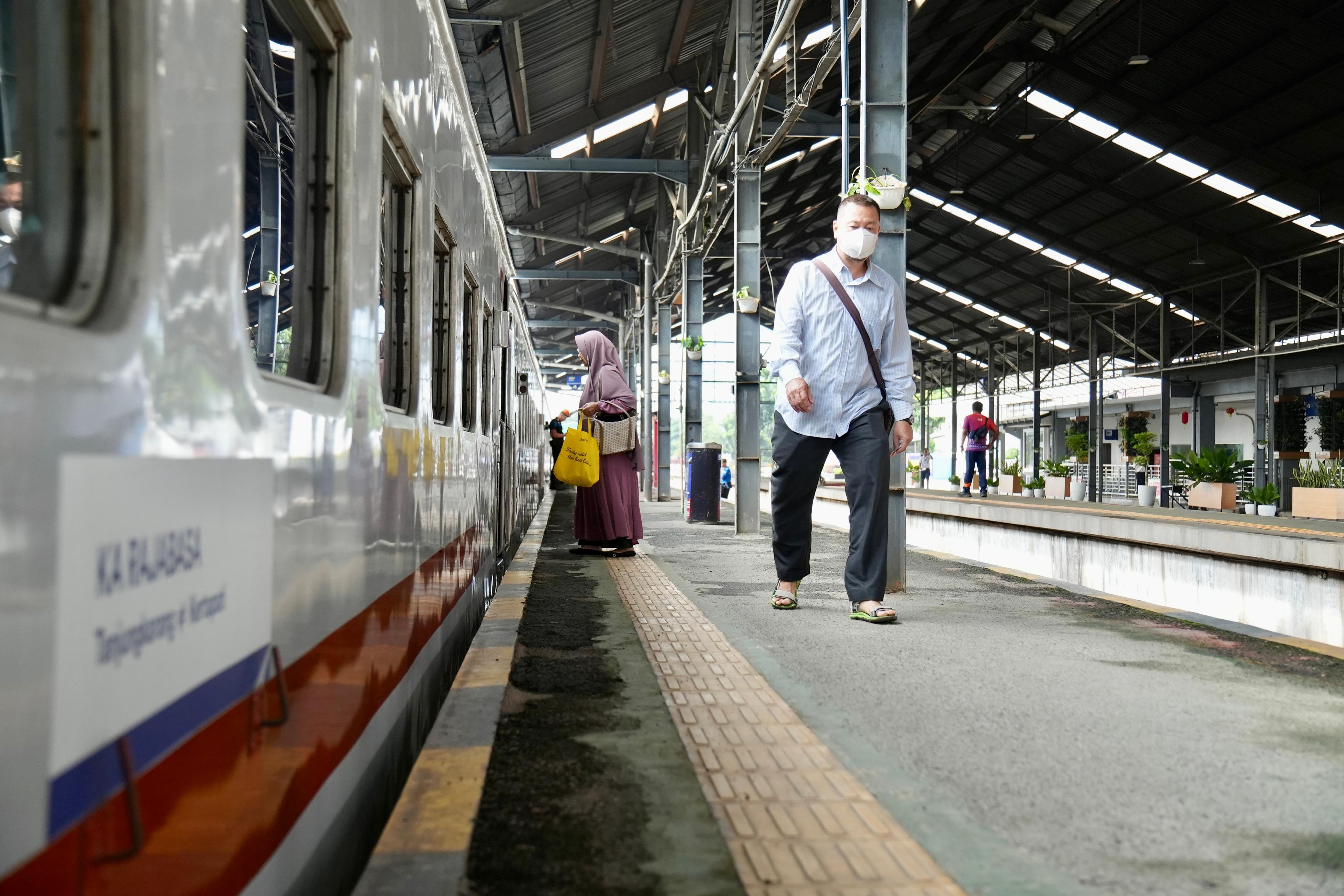 Jumlah penumpang KAI Divre IV Tanjung Karang naik 14 persen.