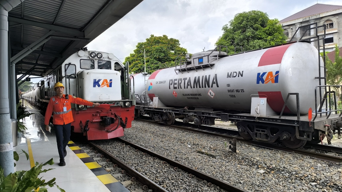 KAI Divre I Sumut meningkatkan angkutan BBM hingga 43 persen.