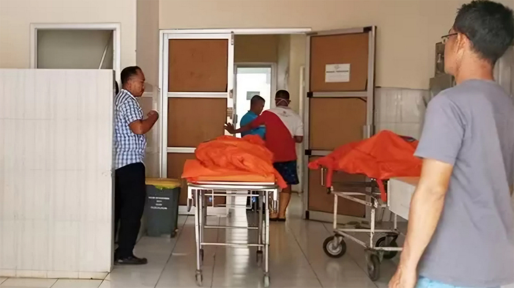 Tiga jenazah Mohammad Hasim, 58, Suningsih, 38, dan Umi Rahmania, 19, warga Desa Demung, Kecamatan Besuki, berada di kamar Jenazah RSUD Situbondo, Minggu (28/12).