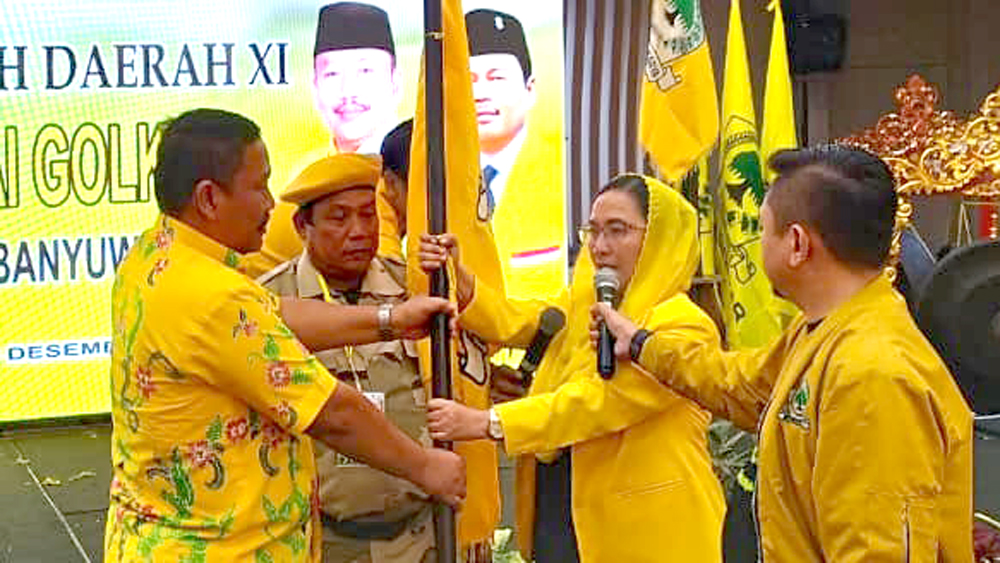 Eva Hestiyawati resmi gantikan Ruliyono. Dia terpilih jadi Ketua Golkar Banyuwangi 2025-2030.
