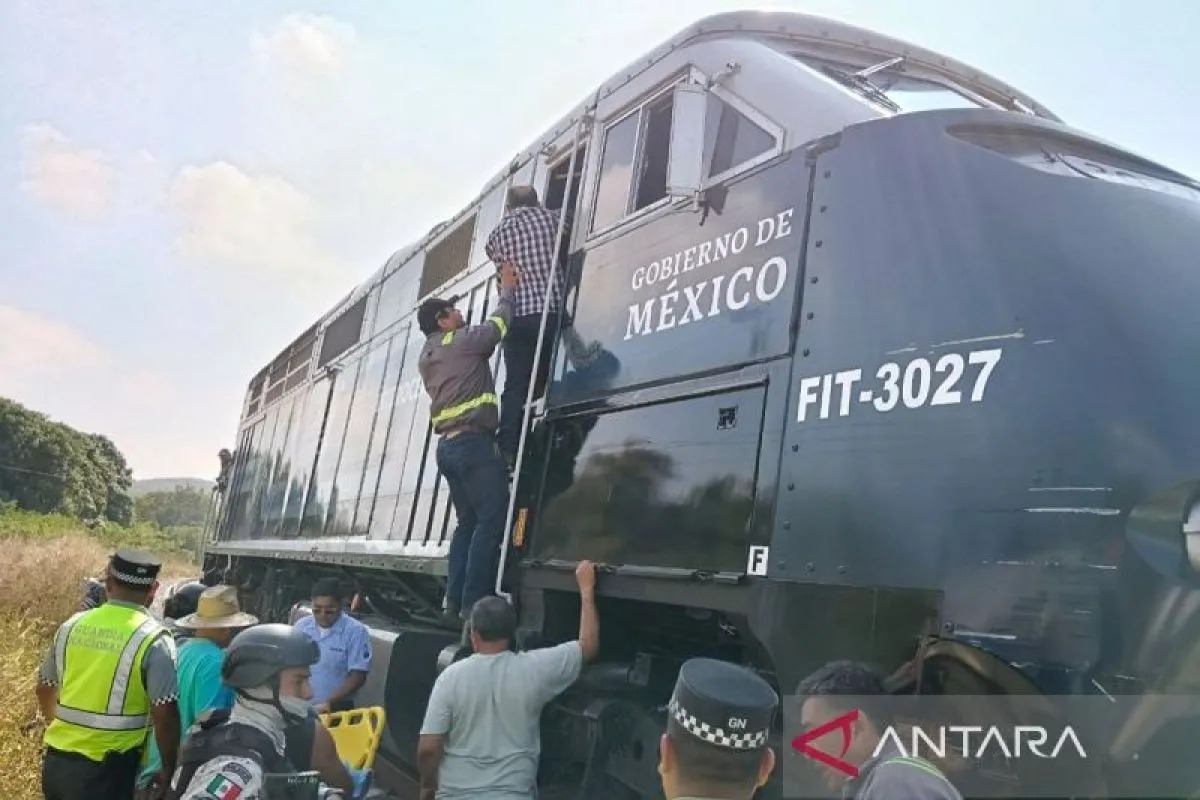 Kecelakaan kereta api di Oaxaca, Meksiko, menewaskan 13 orang dan melukai 98 lainnya.