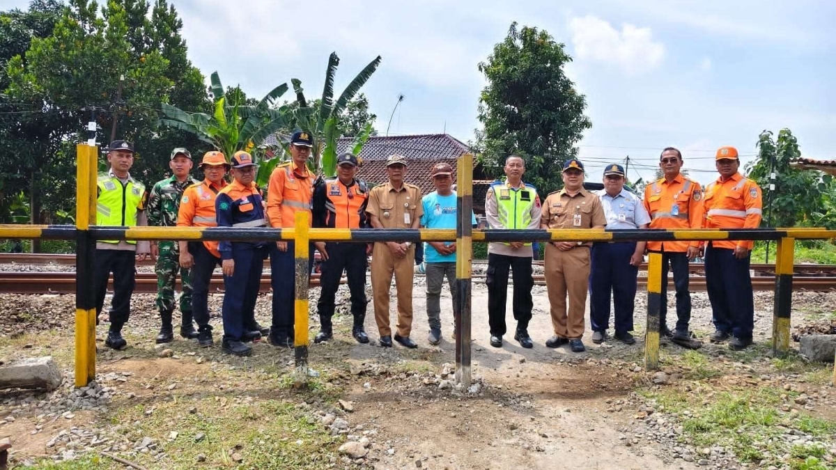 KAI Daop 4 Semarang menutup JPL KM 98+2/3 di Pekalongan.