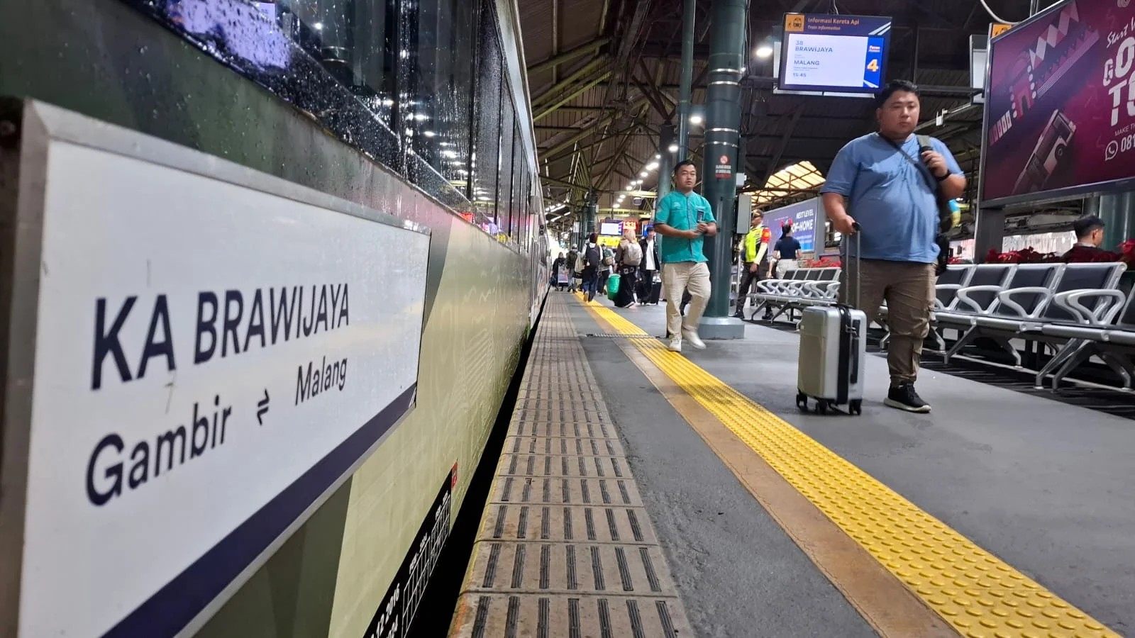 Sejumlah KA jarak jauh berhenti di Stasiun Jatinegara hingga 1 Januari 2026.