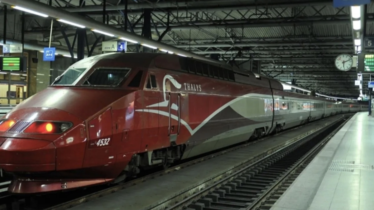 Layanan Eurostar dibatalkan dan ditunda akibat gangguan listrik di Terowongan Channel.