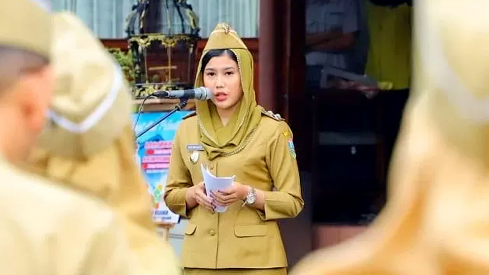 Wabup Kudus Bellinda Birton memimpin apel di Pendapa Kabupaten Kudus.