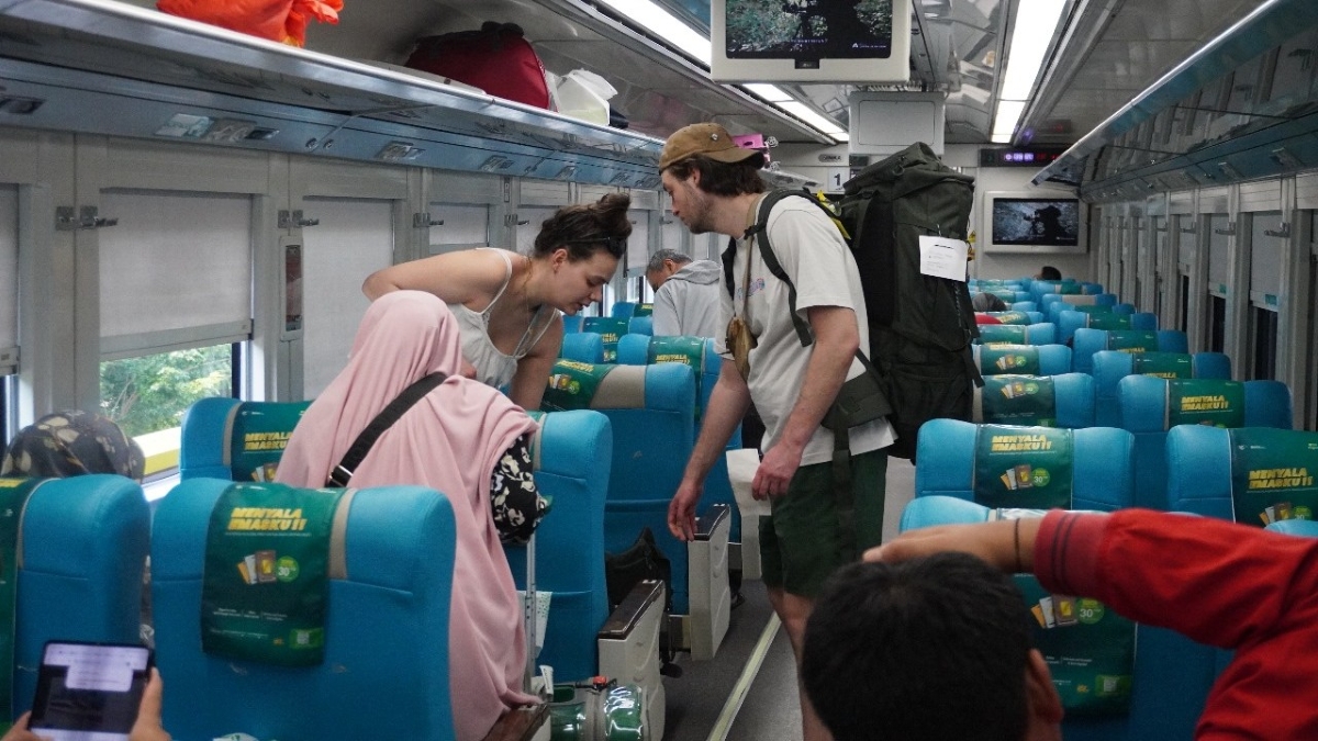 Penggunaan kereta api oleh wisatawan mancanegara meningkat saat libur Nataru.