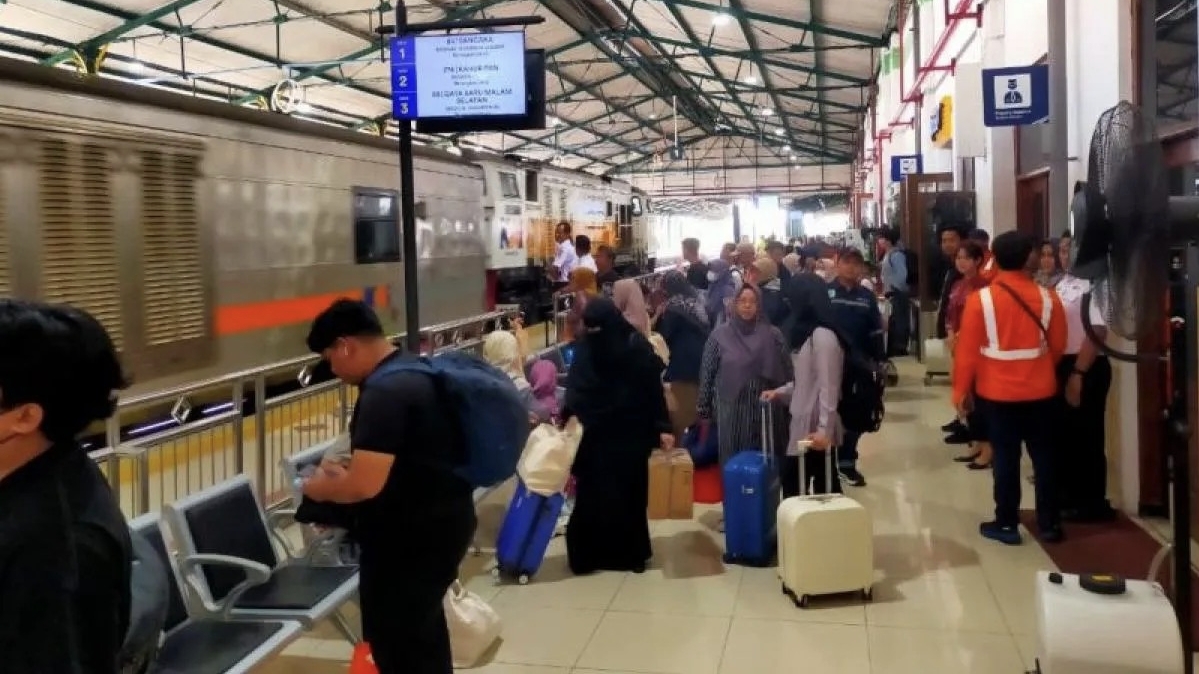 KAI Daop 7 Madiun mencatat 5,9 juta penumpang kereta api sepanjang 2025.