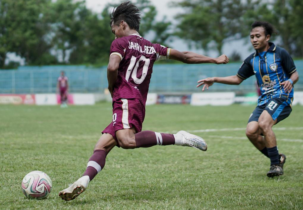 Persewangi membawa pulang satu poin setelah bermain imbang melawan Unesa FC di laga pertama Grup EE di Stadion Brantas, Kota Batu, Senin (5/1).
