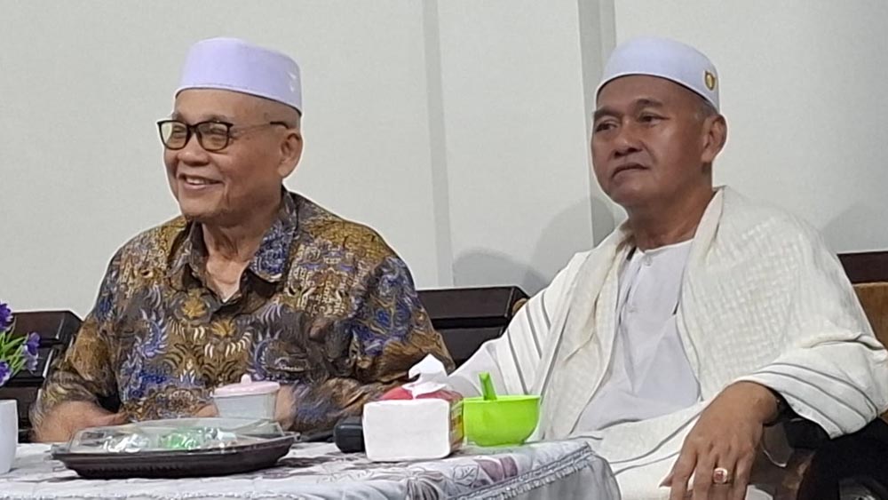 Rais Syuriah PCNU KH Masykur Aly Bersama Pengasuh Pondok Pesantren Darussalam Blokagung KH Ahmad Hisyam Syafaat, Senin malam (5/1).