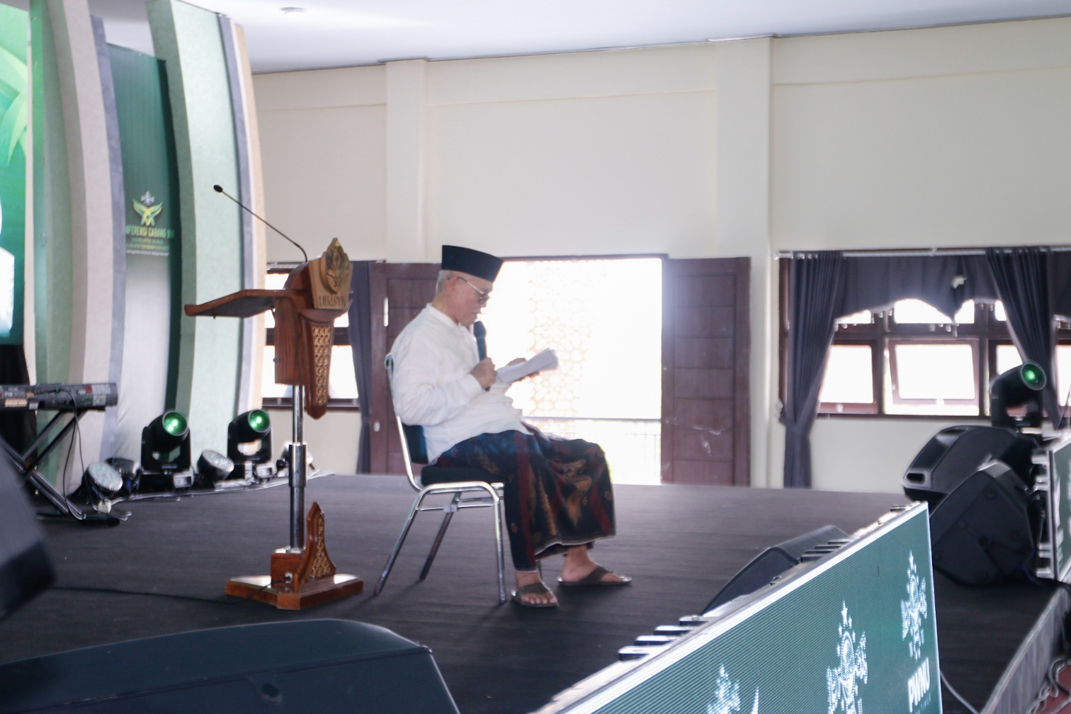 KH Masykur Ali saat menyampaikan sambutan di Konfercab XIV PCNU Banyuwangi di Kampus Uimsya Blokagung.