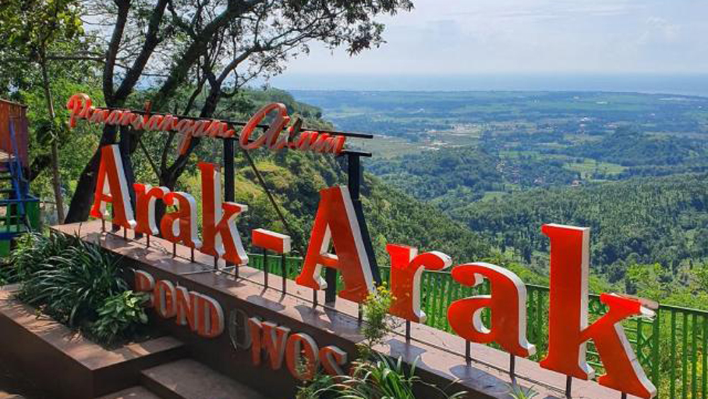 Wisata Arak-arak Situbondo direncanakan menjadi rest area Tol Prosiwangi. Berada dekat exit tol Buduan dengan panorama citylight dan alam.